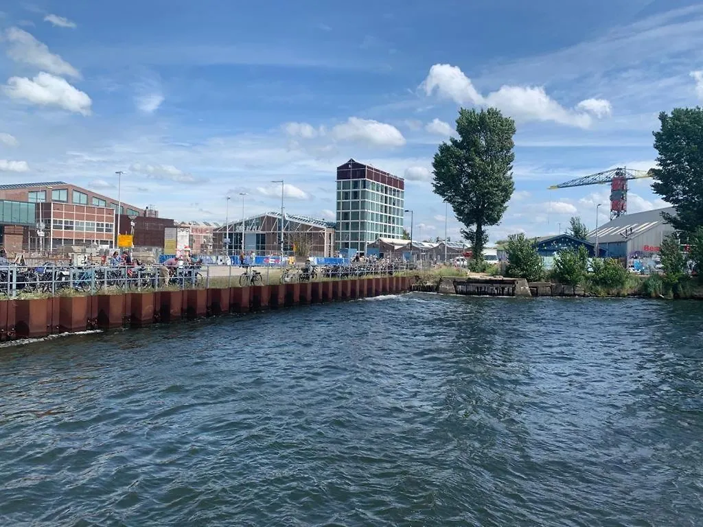 Hotelschip Bracksand Amsterdam City, In De Zomer En De Winter! Botel