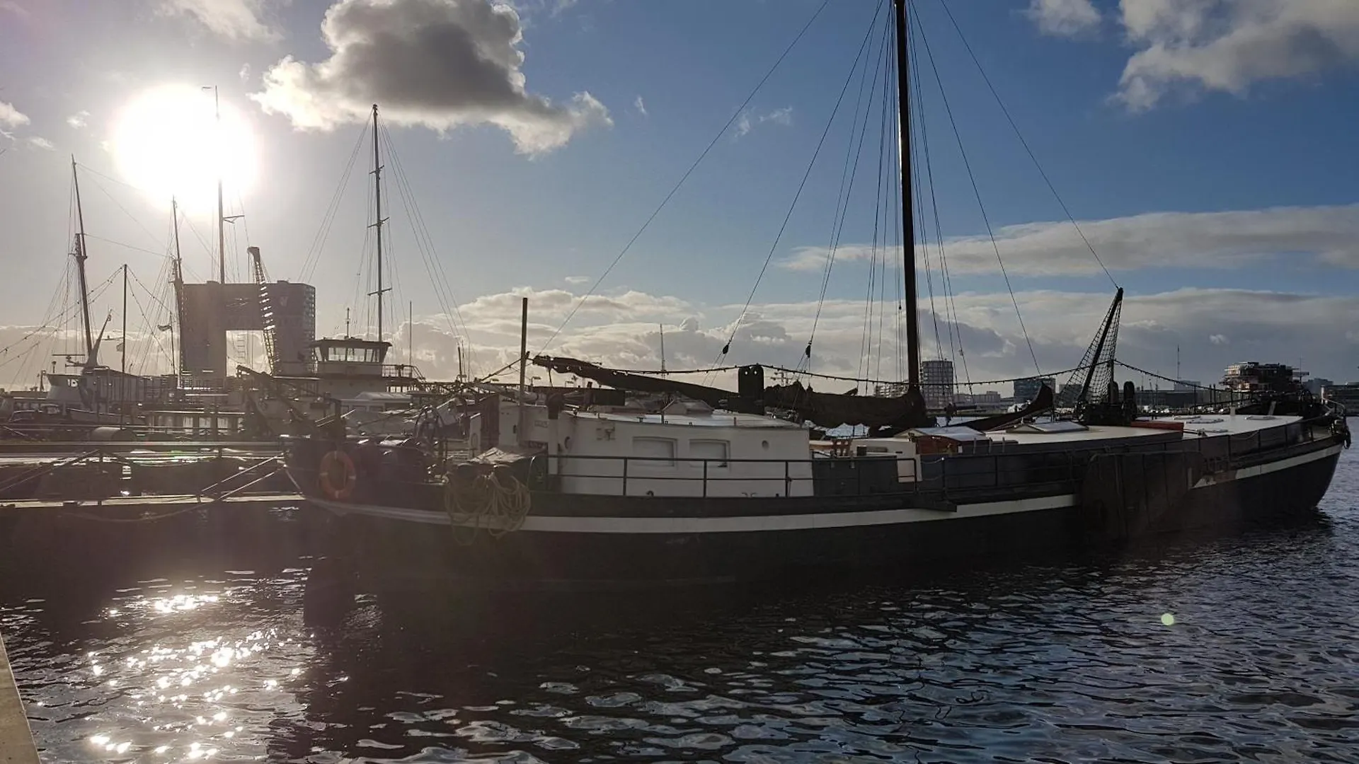 Hotelschip Bracksand Amsterdam City, In De Zomer En De Winter!