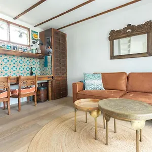 House Boat With Waterfront Terrace Guest house