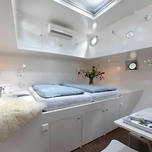 Houseboat Volle Maan Amsterdam