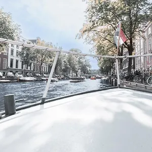 Aqua Botel