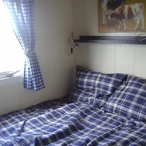 Your Cozy Waggon At The Cows' Paradise Bed & Breakfast
