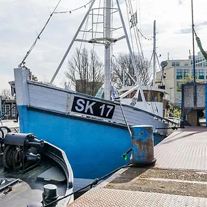 Asile Flottant Botel