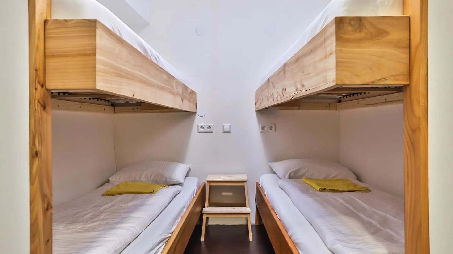 Hotelschip Bracksand Amsterdam City, In De Zomer En De Winter! Holandia