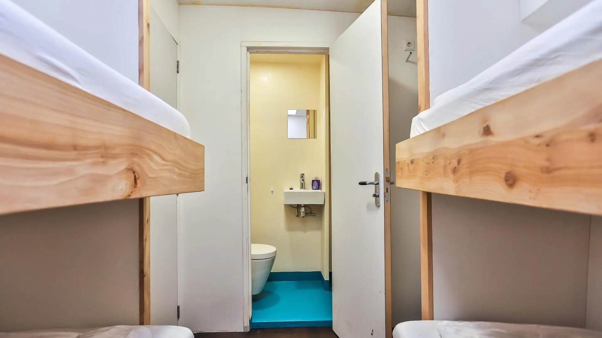 Hotel na wodzie Hotelschip Bracksand Amsterdam City, In De Zomer En De Winter! Holandia
